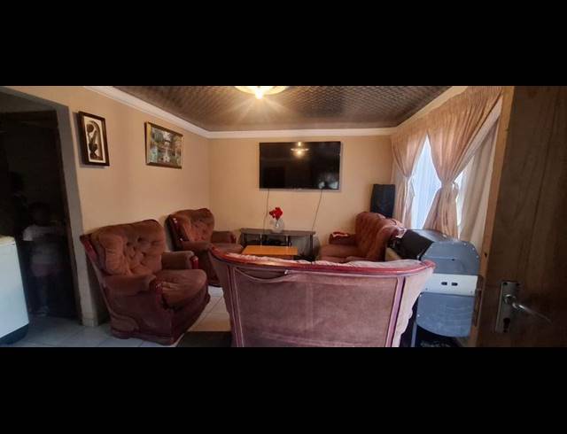 16 BEDROOM HOUSE FOR SALE IN TEMBISA